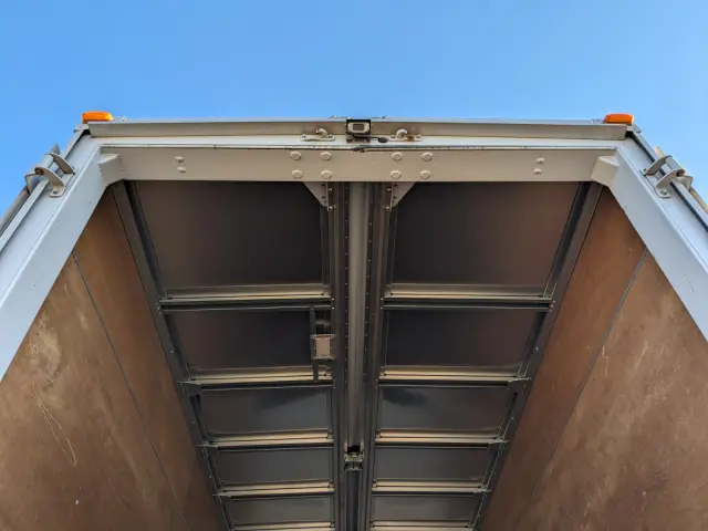 三菱 キャンター 2PG-FEAV0(2WD)の写真11