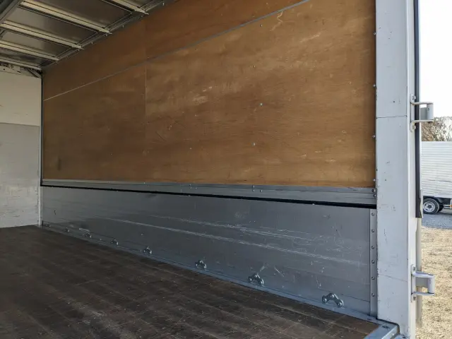 三菱 キャンター 2PG-FEAV0(2WD)の写真18