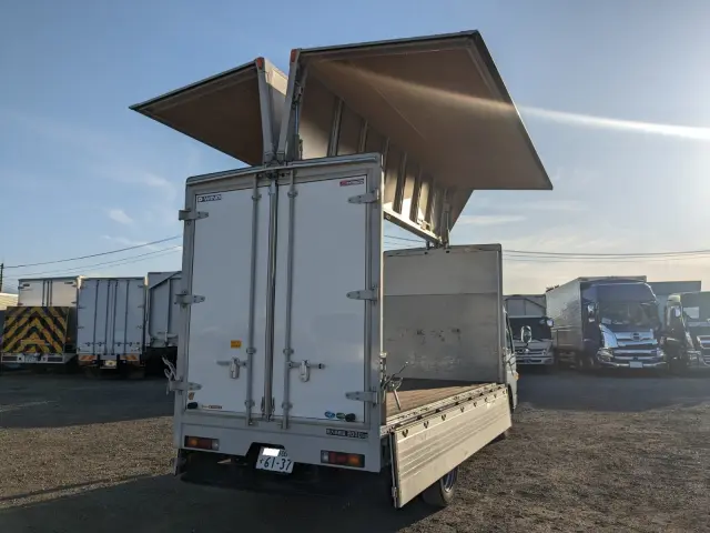 三菱 キャンター 2PG-FEAV0(2WD)の写真32