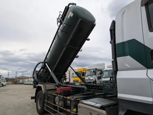 いすゞ ギガ 2KG-CVR60C(2WD)の写真13