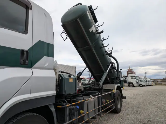 いすゞ ギガ 2KG-CVR60C(2WD)の写真14