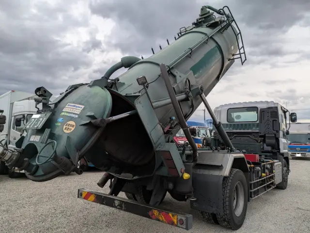 いすゞ ギガ 2KG-CVR60C(2WD)の写真16