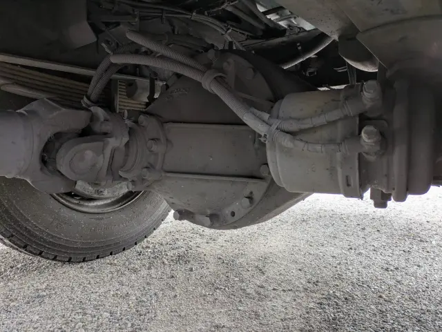 いすゞ ギガ 2KG-CVR60C(2WD)の写真23