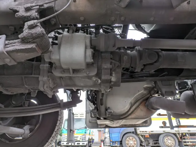 いすゞ ギガ 2KG-CVR60C(2WD)の写真28