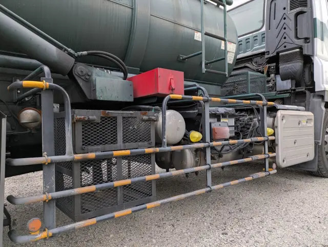 いすゞ ギガ 2KG-CVR60C(2WD)の写真31