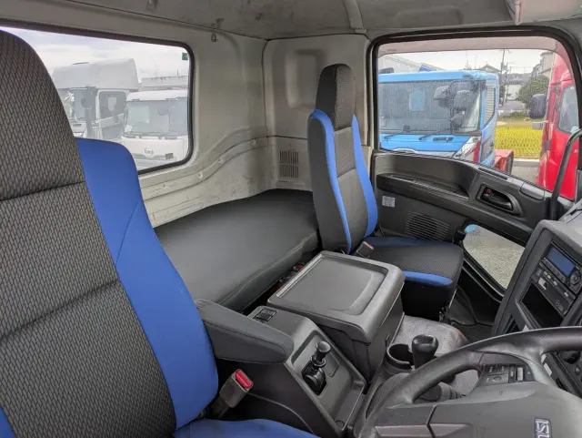 いすゞ ギガ 2KG-CVR60C(2WD)の写真34