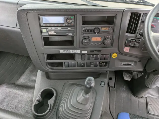いすゞ ギガ 2KG-CVR60C(2WD)の写真35