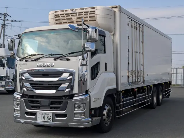 いすゞ ギガ 2KG-CYL77C(6x2)の写真1