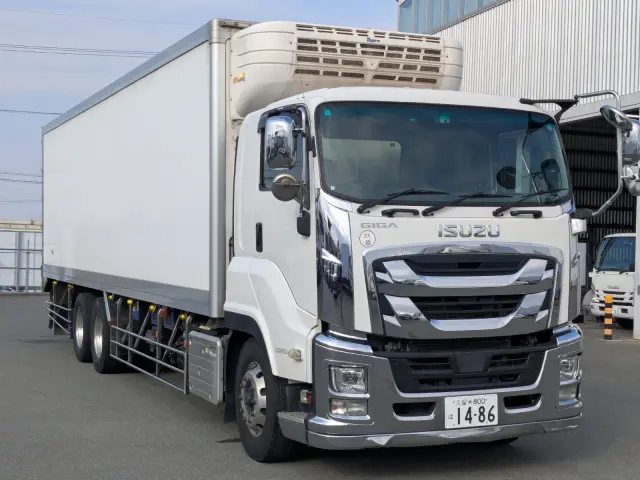 いすゞ ギガ 2KG-CYL77C(6x2)の写真3
