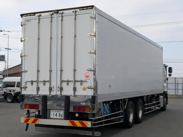 いすゞ ギガ 2KG-CYL77C(6x2)の写真5