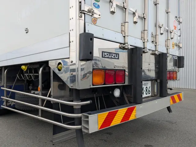 いすゞ ギガ 2KG-CYL77C(6x2)の写真6