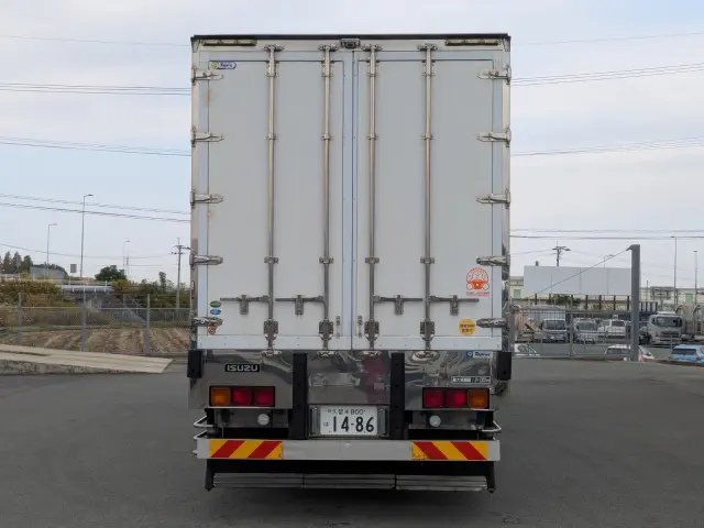 いすゞ ギガ 2KG-CYL77C(6x2)の写真7