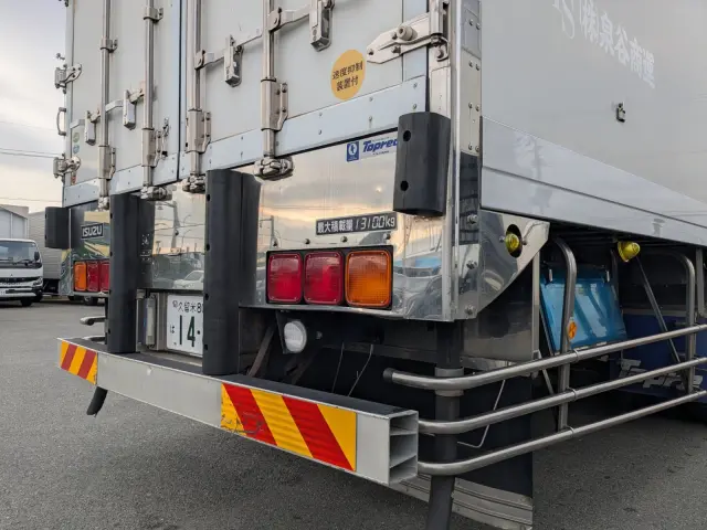 いすゞ ギガ 2KG-CYL77C(6x2)の写真8