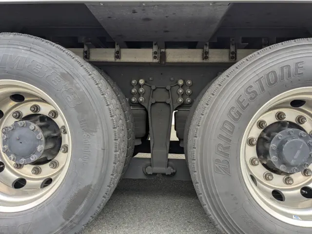 いすゞ ギガ 2KG-CYL77C(6x2)の写真12