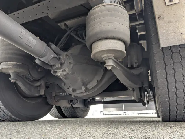 いすゞ ギガ 2KG-CYL77C(6x2)の写真13