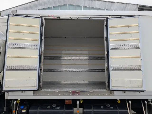 いすゞ ギガ 2KG-CYL77C(6x2)の写真16