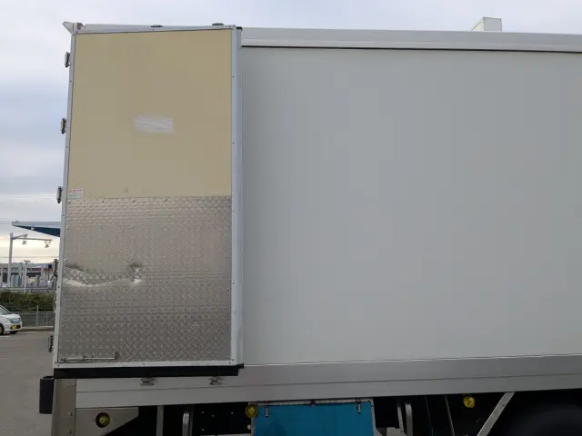 いすゞ ギガ 2KG-CYL77C(6x2)の写真17