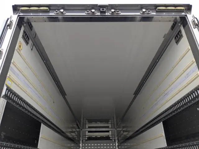 いすゞ ギガ 2KG-CYL77C(6x2)の写真22