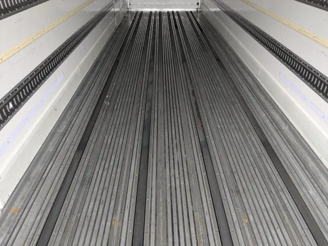 いすゞ ギガ 2KG-CYL77C(6x2)の写真23