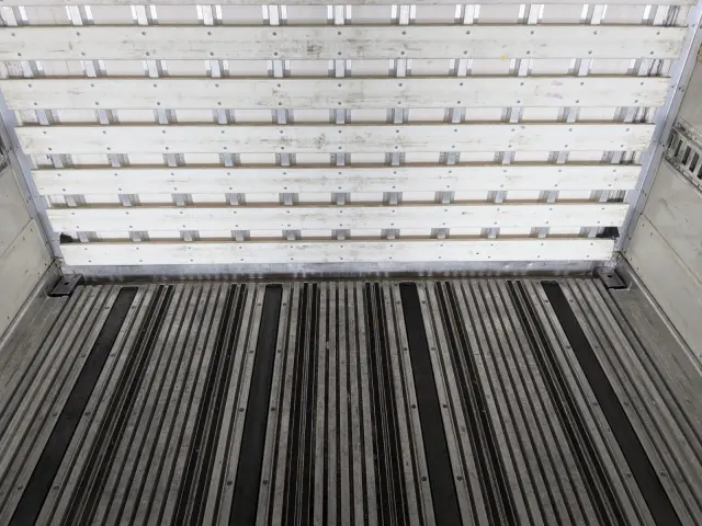 いすゞ ギガ 2KG-CYL77C(6x2)の写真25