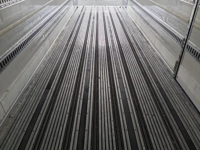 いすゞ ギガ 2KG-CYL77C(6x2)の写真27