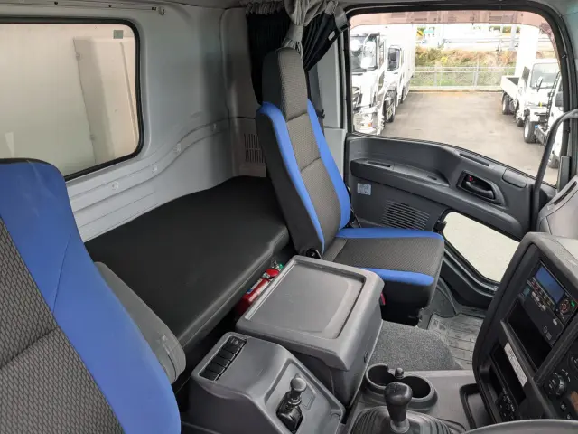 いすゞ ギガ 2KG-CYL77C(6x2)の写真35