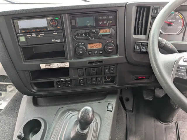 いすゞ ギガ 2KG-CYL77C(6x2)の写真36