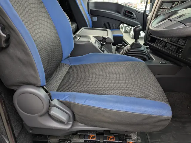 いすゞ ギガ 2KG-CYL77C(6x2)の写真38