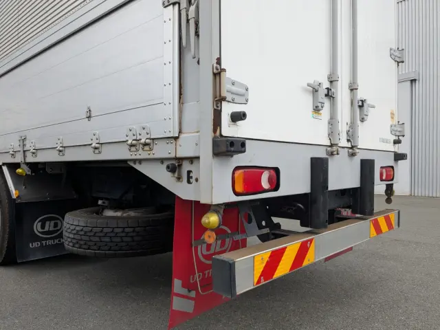 UD クオン 2PG-CD5CA(6x2)の写真6