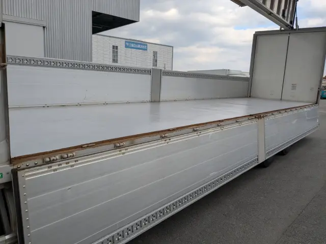 UD クオン 2PG-CD5CA(6x2)の写真32