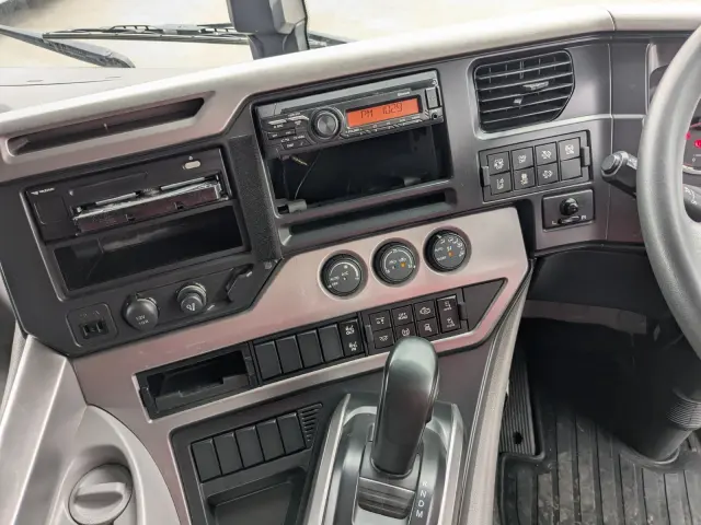 UD クオン 2PG-CD5CA(6x2)の写真38