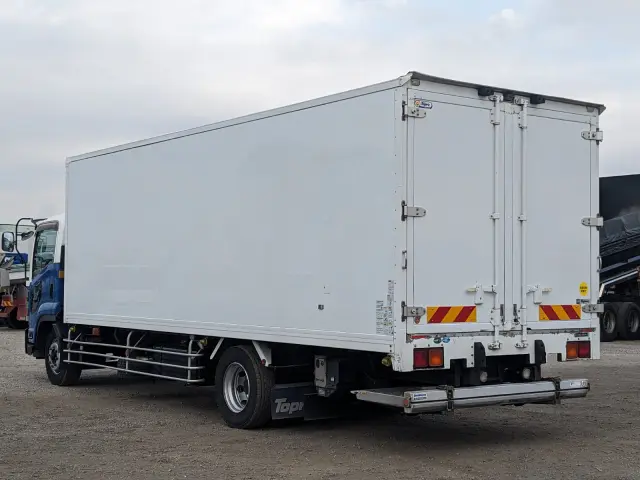 いすゞ フォワード LKG-FTR90T2(2WD)の写真4