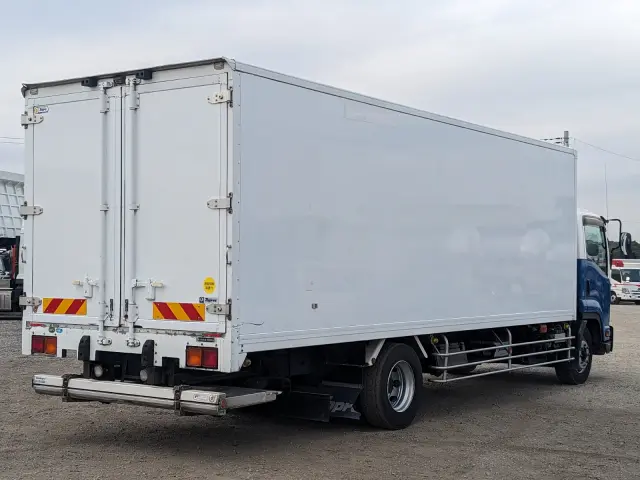 いすゞ フォワード LKG-FTR90T2(2WD)の写真5