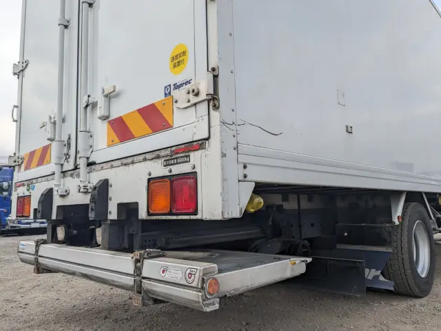 いすゞ フォワード LKG-FTR90T2(2WD)の写真7