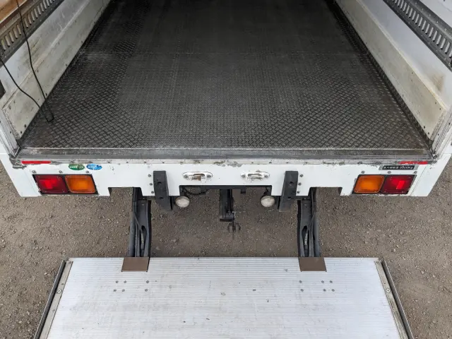 いすゞ フォワード LKG-FTR90T2(2WD)の写真12