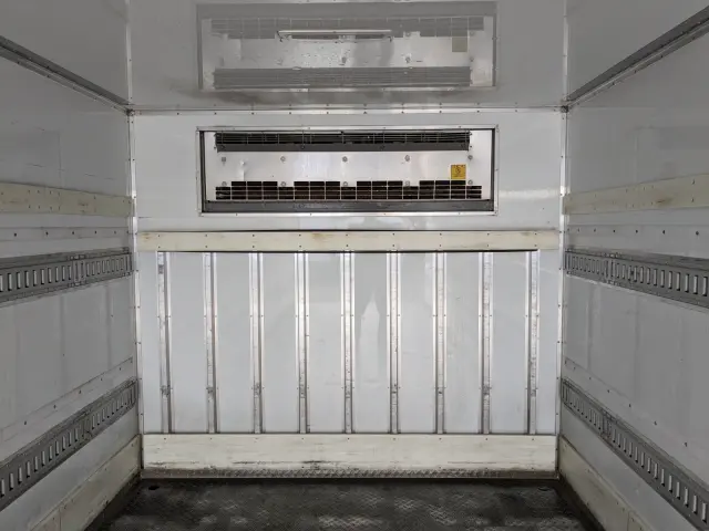 いすゞ フォワード LKG-FTR90T2(2WD)の写真18