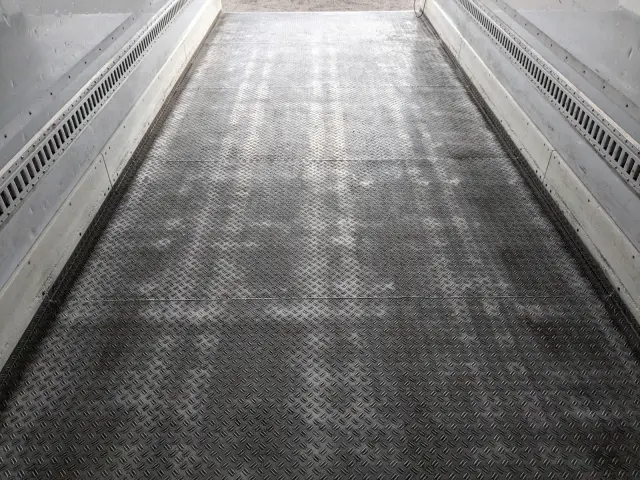 いすゞ フォワード LKG-FTR90T2(2WD)の写真19