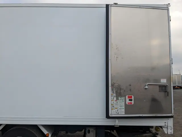 いすゞ フォワード LKG-FTR90T2(2WD)の写真22