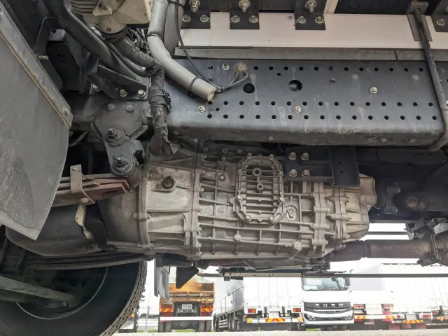 いすゞ フォワード LKG-FTR90T2(2WD)の写真28