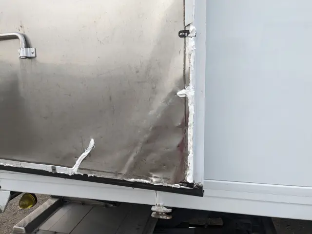 いすゞ フォワード LKG-FTR90T2(2WD)の写真32