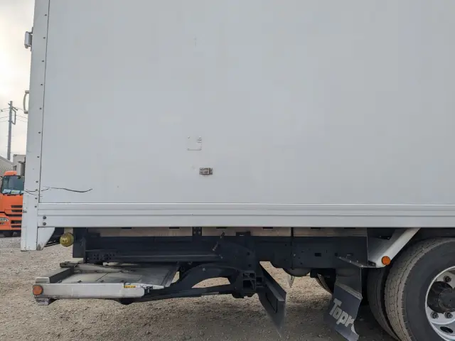 いすゞ フォワード LKG-FTR90T2(2WD)の写真33