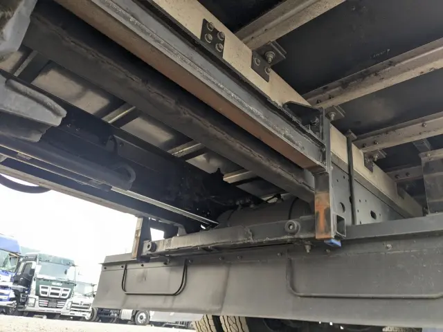 いすゞ フォワード LKG-FTR90T2(2WD)の写真34