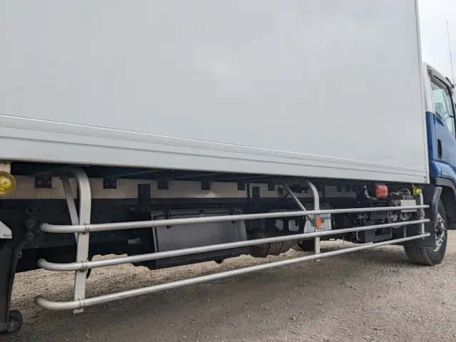 いすゞ フォワード LKG-FTR90T2(2WD)の写真37