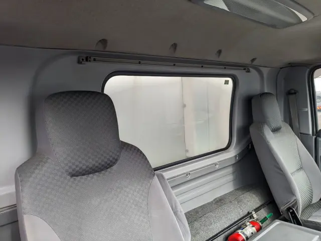 いすゞ フォワード LKG-FTR90T2(2WD)の写真40