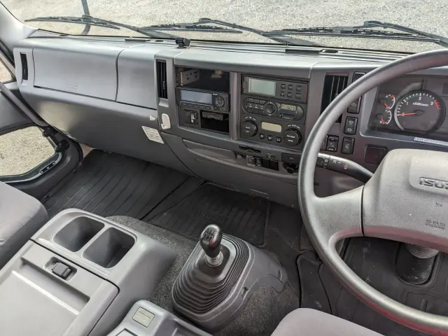 いすゞ フォワード LKG-FTR90T2(2WD)の写真41