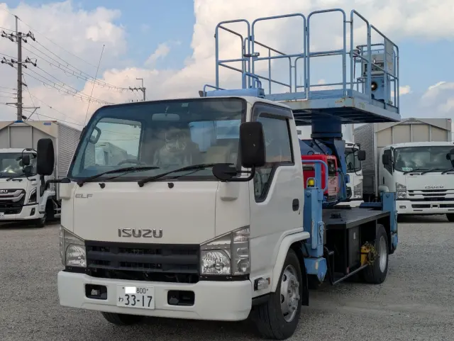 いすゞ エルフ SKG-NKR85YN(2WD)の写真1
