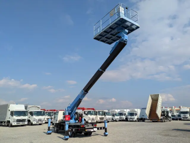 いすゞ エルフ SKG-NKR85YN(2WD)の写真29