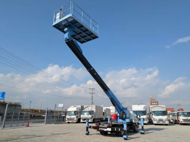 いすゞ エルフ SKG-NKR85YN(2WD)の写真30