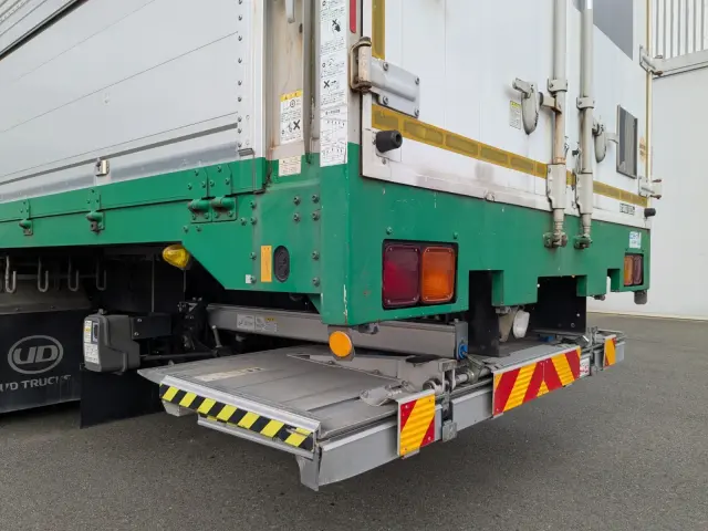 UD クオン QKG-CD5ZA(6x2)の写真6