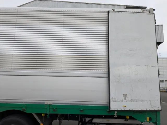 UD クオン QKG-CD5ZA(6x2)の写真10